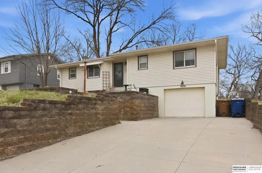 406 Robinson Avenue, Bellevue, NE 68005 - #3