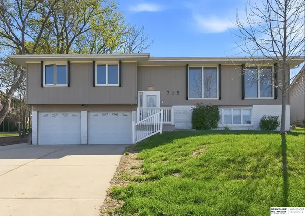 715 S 154th Street, Omaha, NE 68154