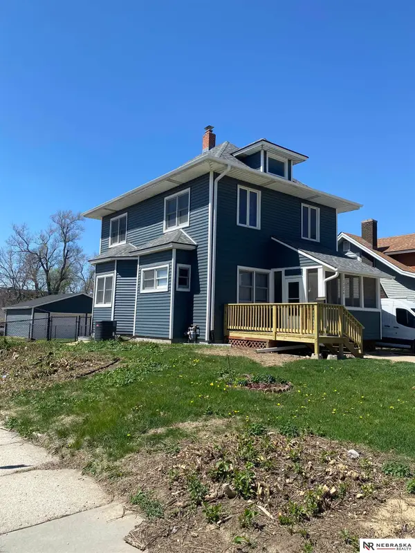 3224 S 32nd Avenue, Omaha, NE 68105