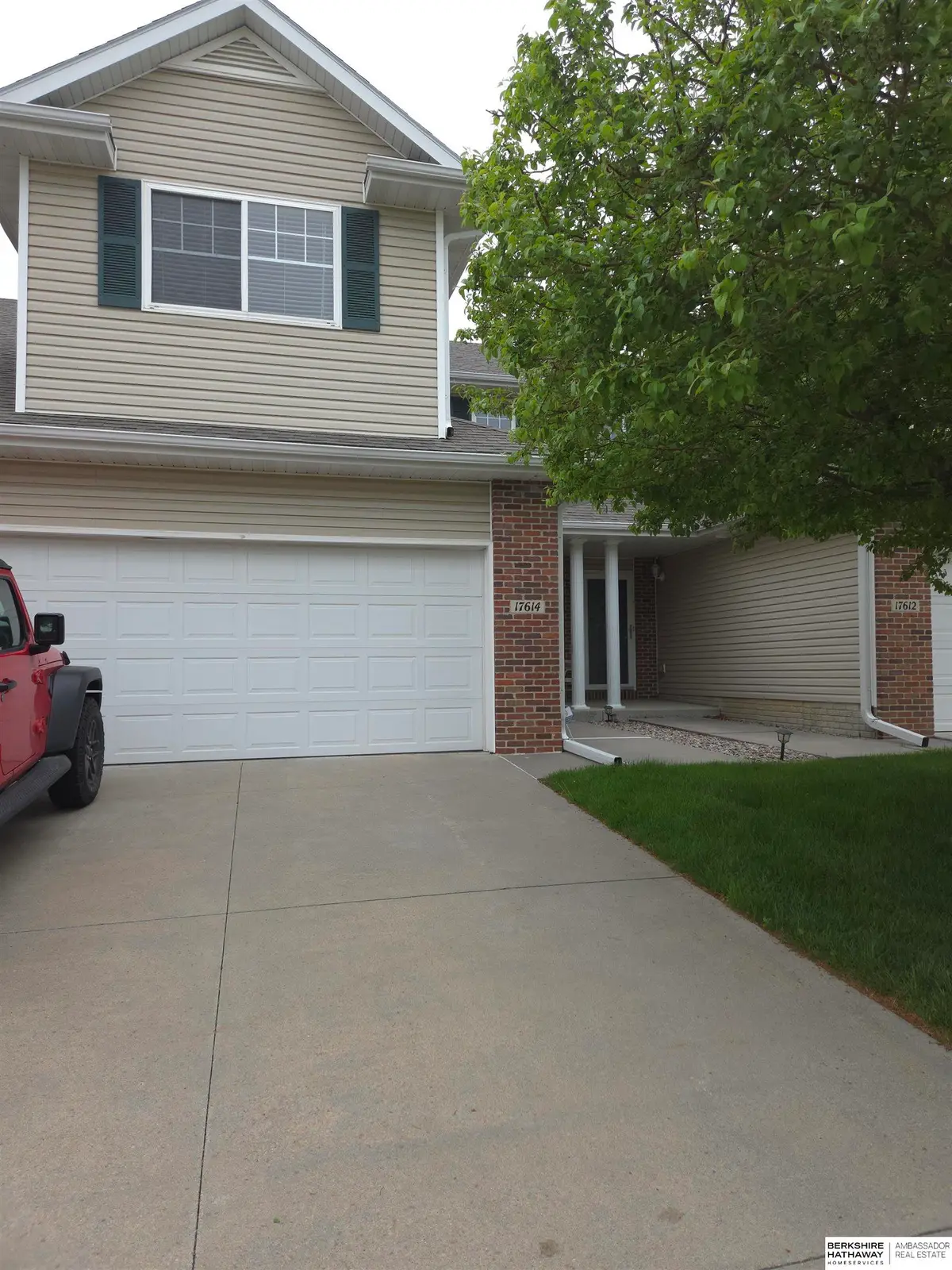 17614 Parker Plaza, Omaha, NE 68118 - #1