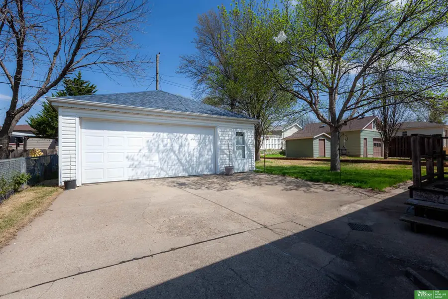 6070 Hillsdale Avenue, Omaha, NE 68117 - #2