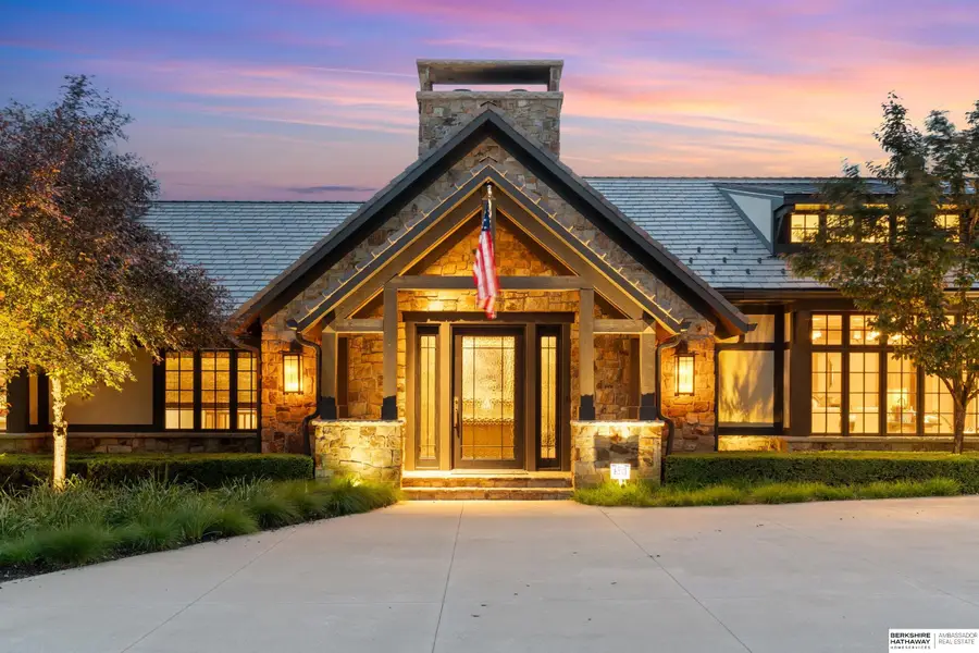 840 Loveland Drive, Omaha, NE 68114 - #2