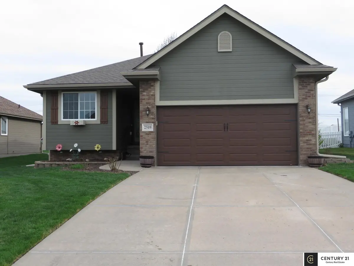 2509 Aberdeen Drive, Papillion, NE 68133 - #1