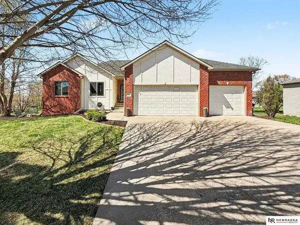 905 Ridge Road Place, Hickman, NE 68372