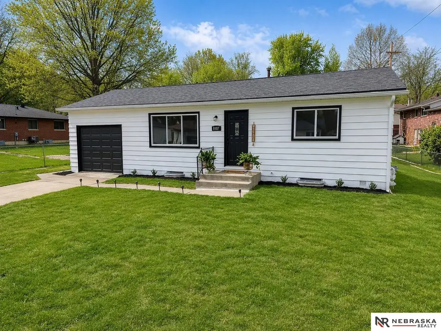 8107 Beechwood Drive, Lincoln, NE 68510 - #2