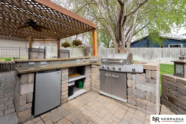 2400 Liberty Bell Lane, Lincoln, NE 68521