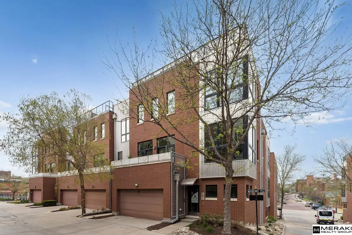 1202 Mayberry Plaza, Omaha, NE 68108 - #1