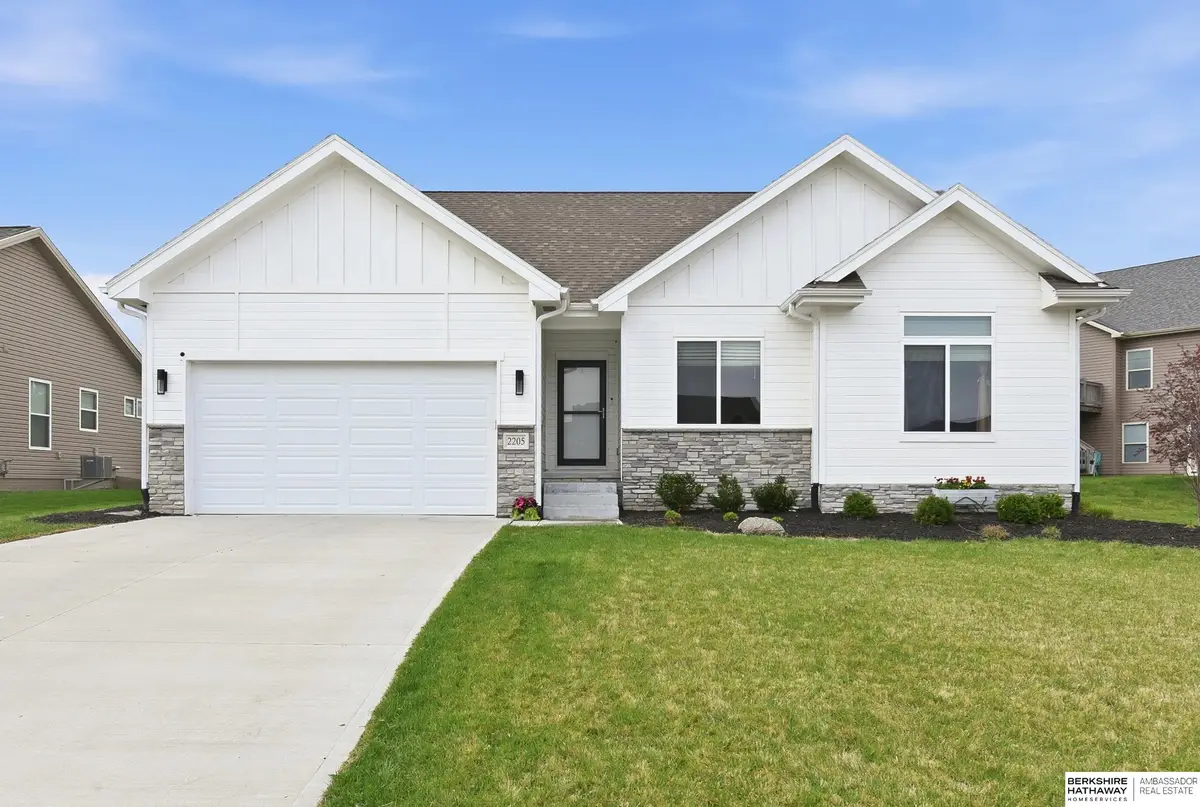 2205 Park Crest Drive, Papillion, NE 68133 - #1