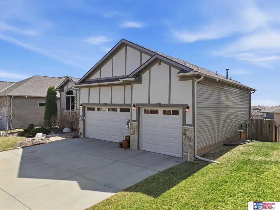 2737 Shadowbrook Drive, Lincoln, NE 68516 - #2