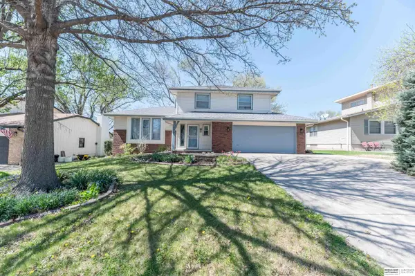 5810 S 105th Street, Omaha, NE 68127