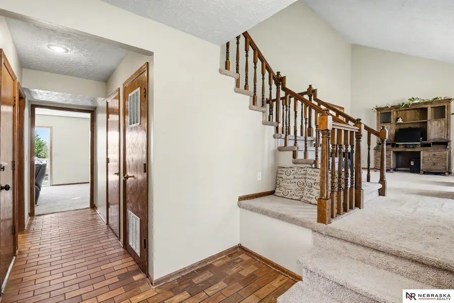 906 Berkley Avenue, Papillion, NE 68046 - #3