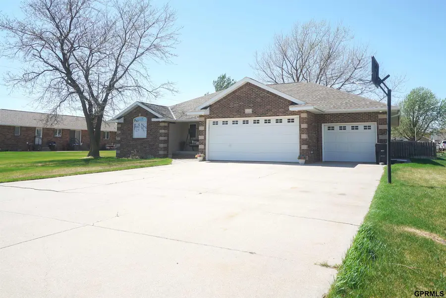 814 Lincoln Avenue, Shelton, NE 68876 - #3