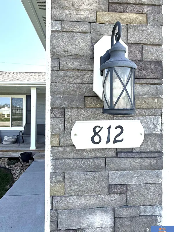 812 Sun Ridge Drive, Beatrice, NE 68310