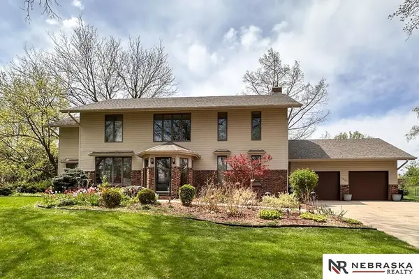 1222 N 101 Circle, Omaha, NE 68114