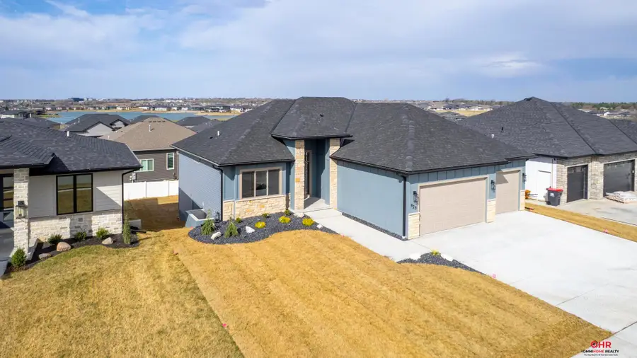 929 N 106th Street, Lincoln, NE 68527 - #3