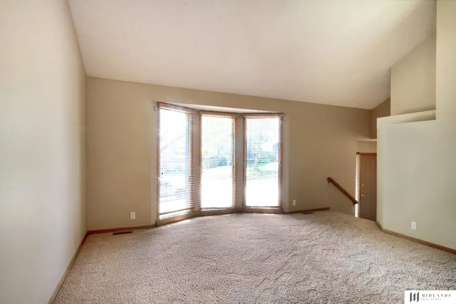 305 Oakwood Drive, Papillion, NE 68133 - #3