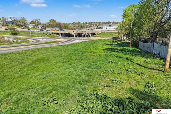 2929 Ed Creighton Avenue, Omaha, NE 68105