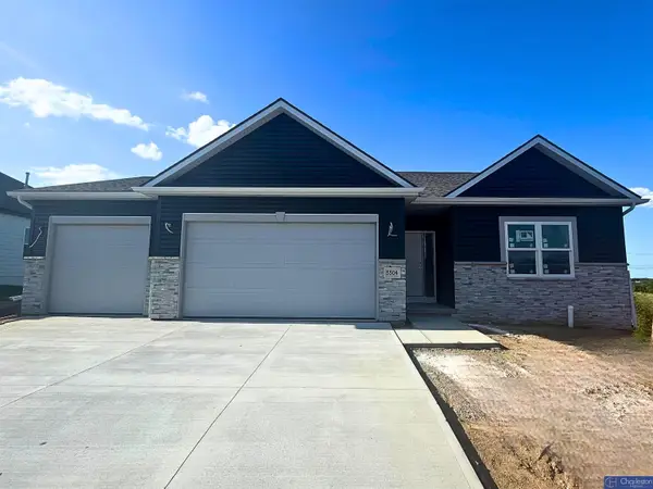 5504 Leawood Circle, Papillion, NE 68133