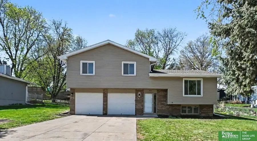 906 Overland Trail, Papillion, NE 68046 - #2