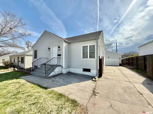2920 S 11th Street, Lincoln, NE 68502
