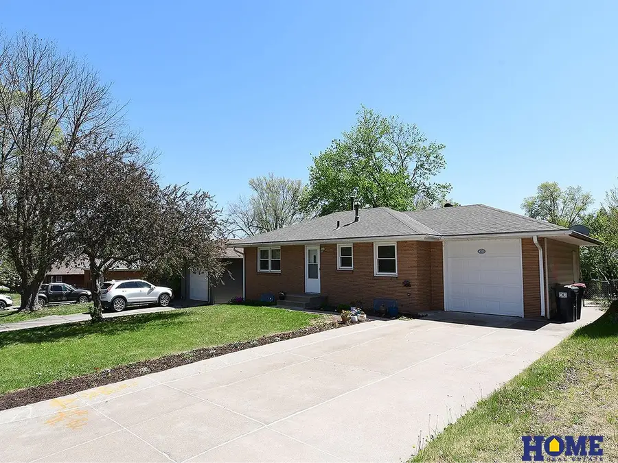 4513 Meredeth Street, Lincoln, NE 68506 - #2