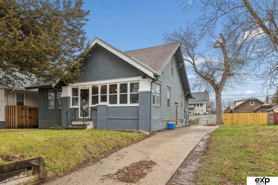 2450 Newport Avenue, Omaha, NE 68112 - #2