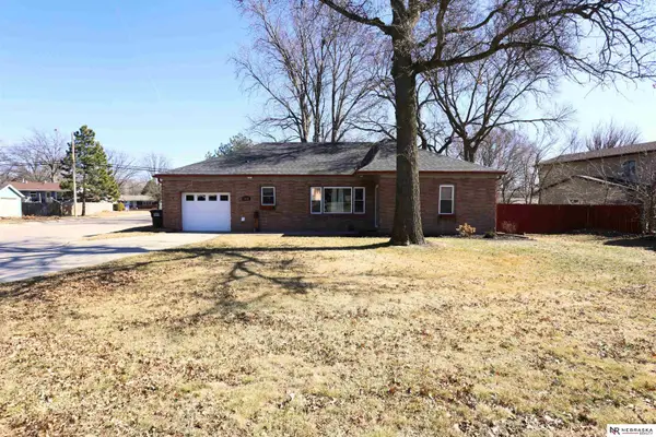1228 N Delaware Avenue, York, NE 68467