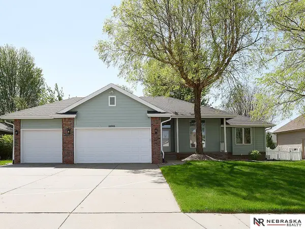 20911 Hampton Circle, Gretna, NE 68028