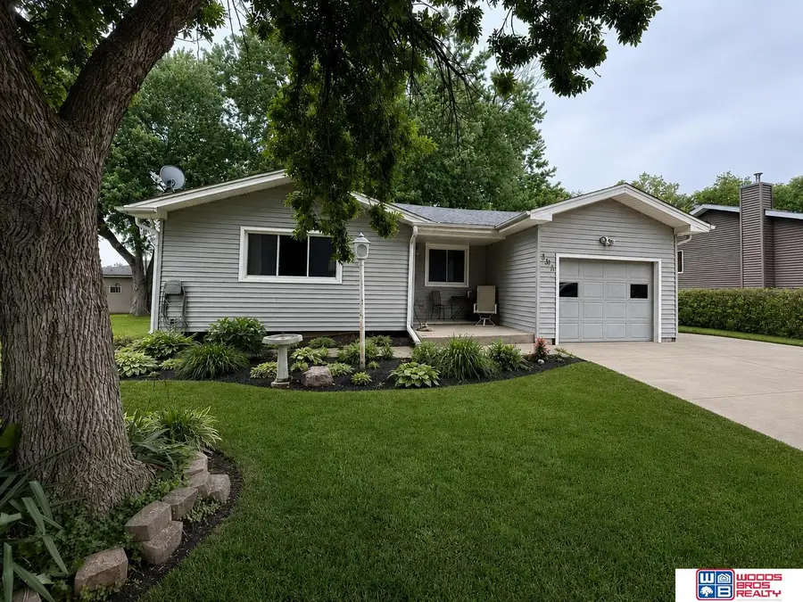 105 Brentwood Avenue, Hickman, NE 68372 - #2