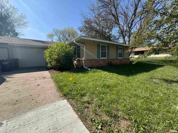 3301 Gott Circle, Lincoln, NE 68524