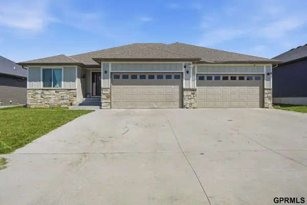 512 Waterside Way, Lincoln, NE 68527