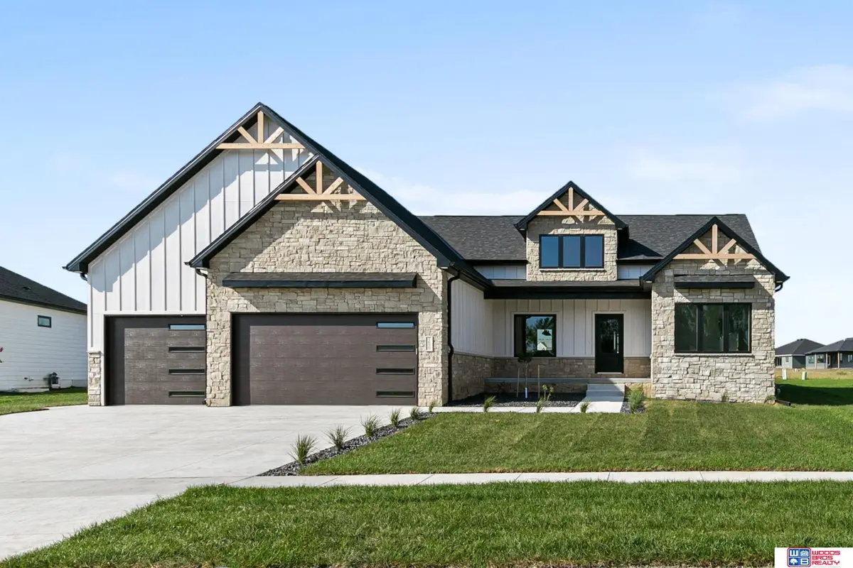 3620 Tree Line Drive, Lincoln, NE 68516 - #1