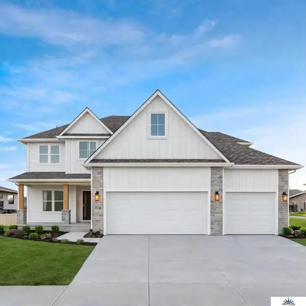 6914 Flint Drive, Papillion, NE 68046