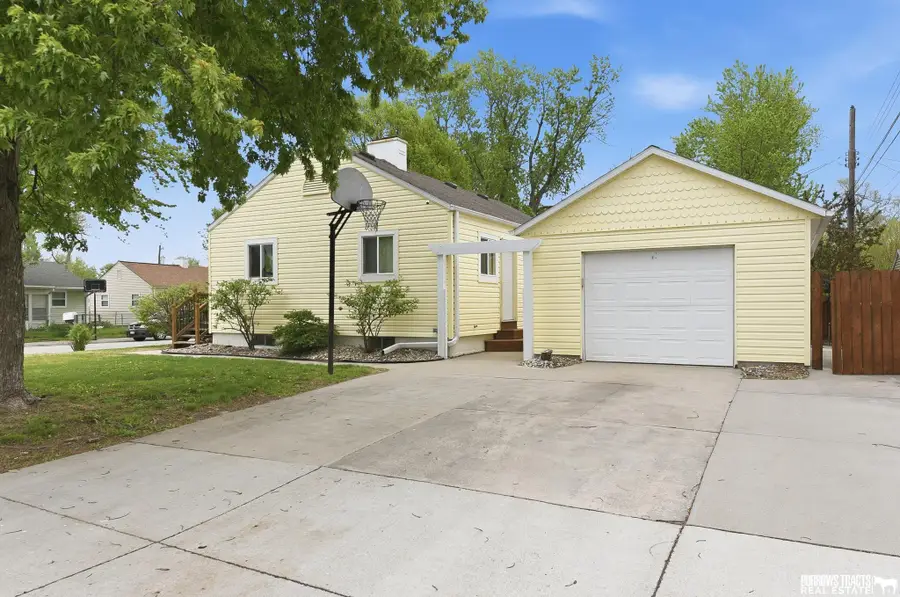 2645 Mcbride Avenue, Council Bluffs, IA 51501 - #2