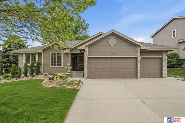 21780 Ponderosa Drive, Gretna, NE 68028