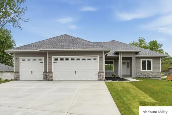 17214 Chalet Drive, Bellevue, NE 68123