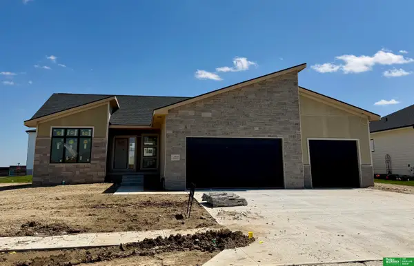 12359 Lake Vista Drive, Papillion, NE 68046