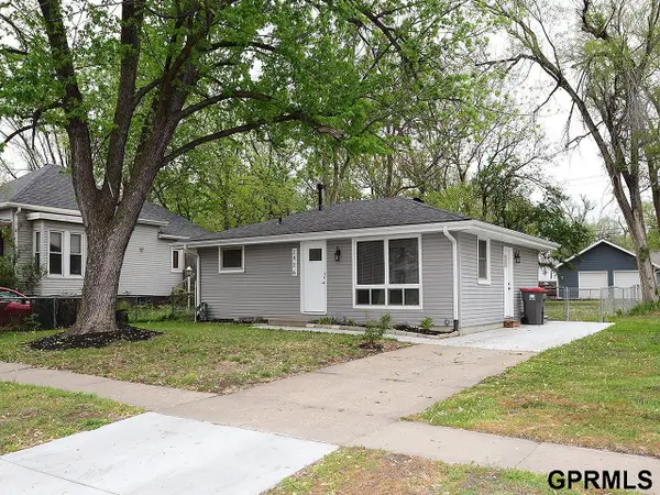 2426 S 8 Street, Lincoln, NE 68502