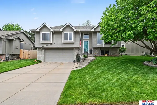 802 Cedar View Circle, Bellevue, NE 68123