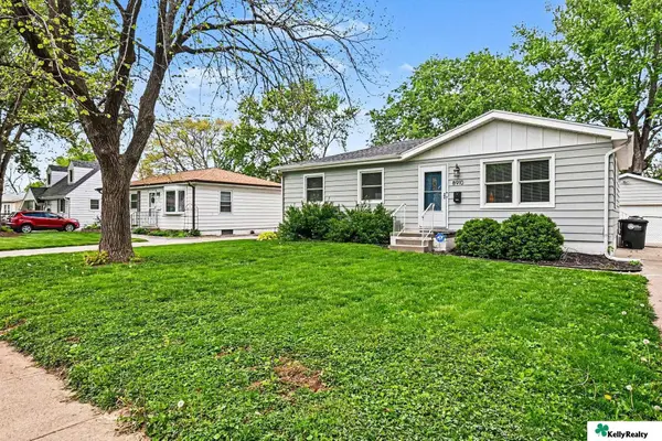 8910 Westridge Drive, Omaha, NE 68124