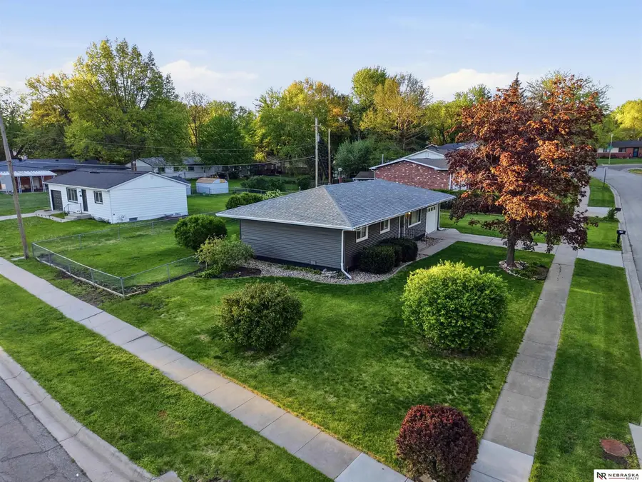 200 E Cherrywood Drive, Lincoln, NE 68510 - #2