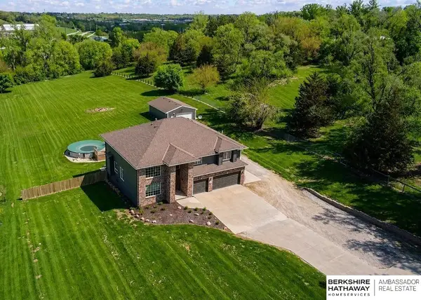 5002 Young Street, Omaha, NE 68152