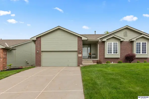 5124 Lakecrest Drive, Papillion, NE 68133