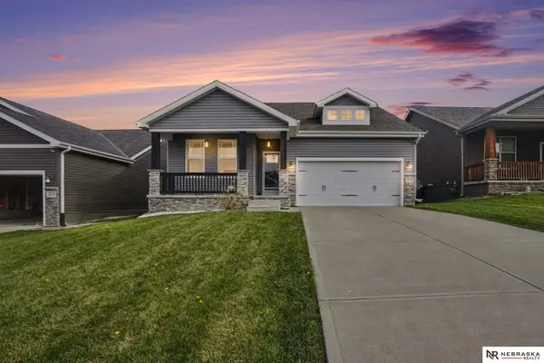 2212 Hedgeapple Road, Plattsmouth, NE 68048