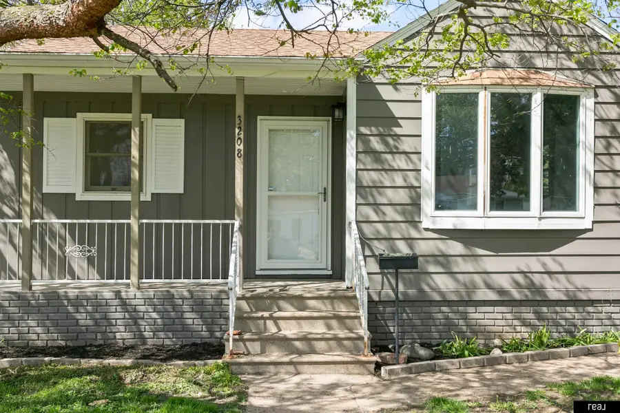 3208 8th Avenue, Council Bluffs, IA 51501 - #2