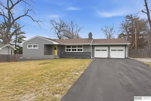 8120 Keystone Drive, Omaha, NE 68134