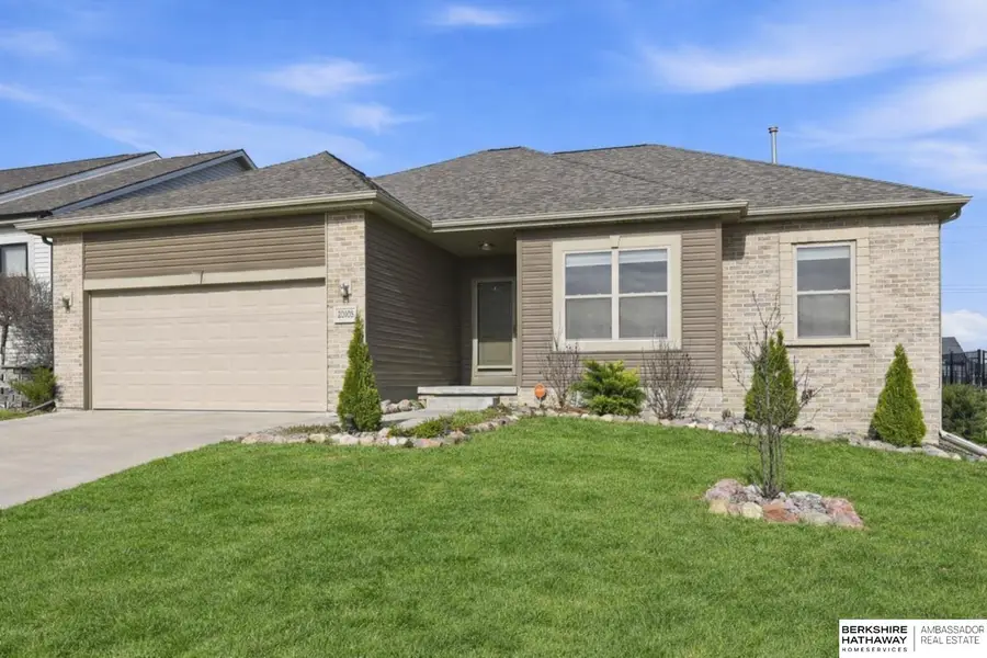 20908 Camden Avenue, Elkhorn, NE 68022 - #2