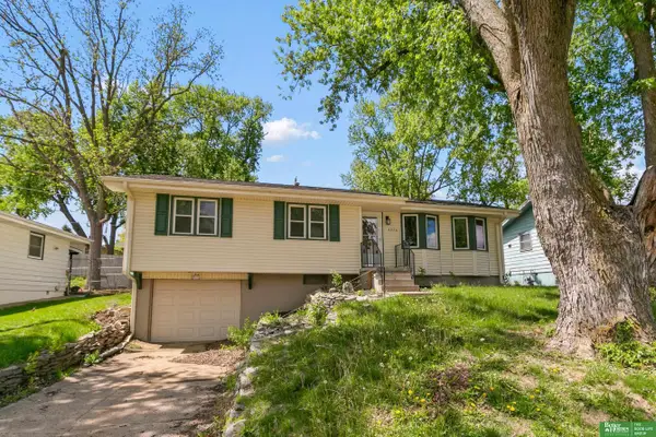 4216 N 91st Street, Omaha, NE 68134