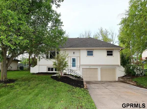 10417 Grand Avenue, Omaha, NE 68134