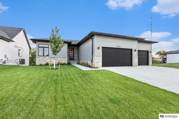 8710 Dragonfly Lane, Lincoln, NE 68526
